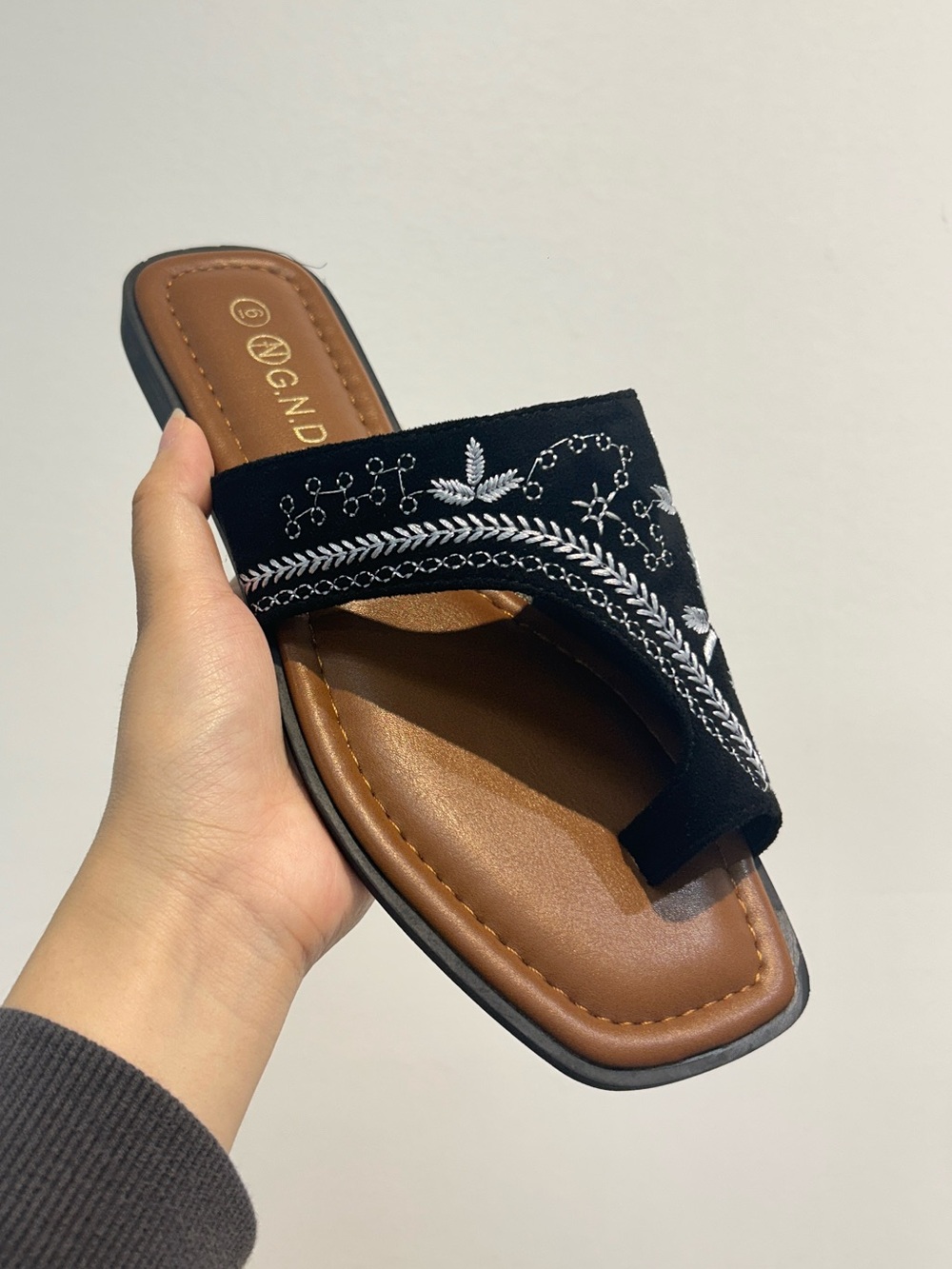 Black Women's Embroidered Toe-Ring Slide Sandal